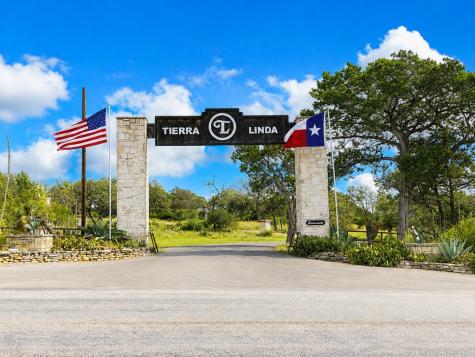 722 W Lacey Oak Parkway Kerrville TX 78028