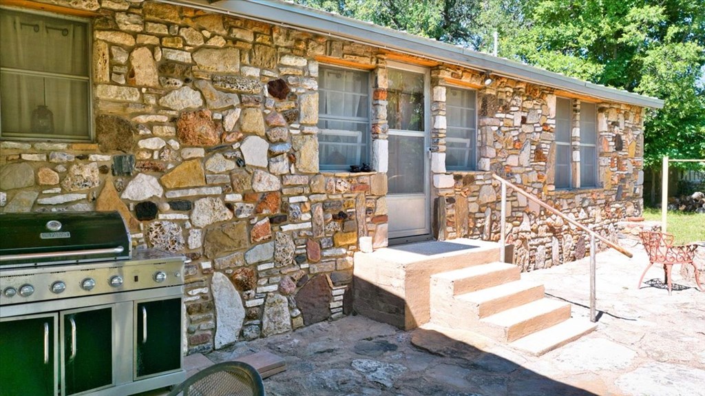 431 Fuschia Street Mason TX 76856