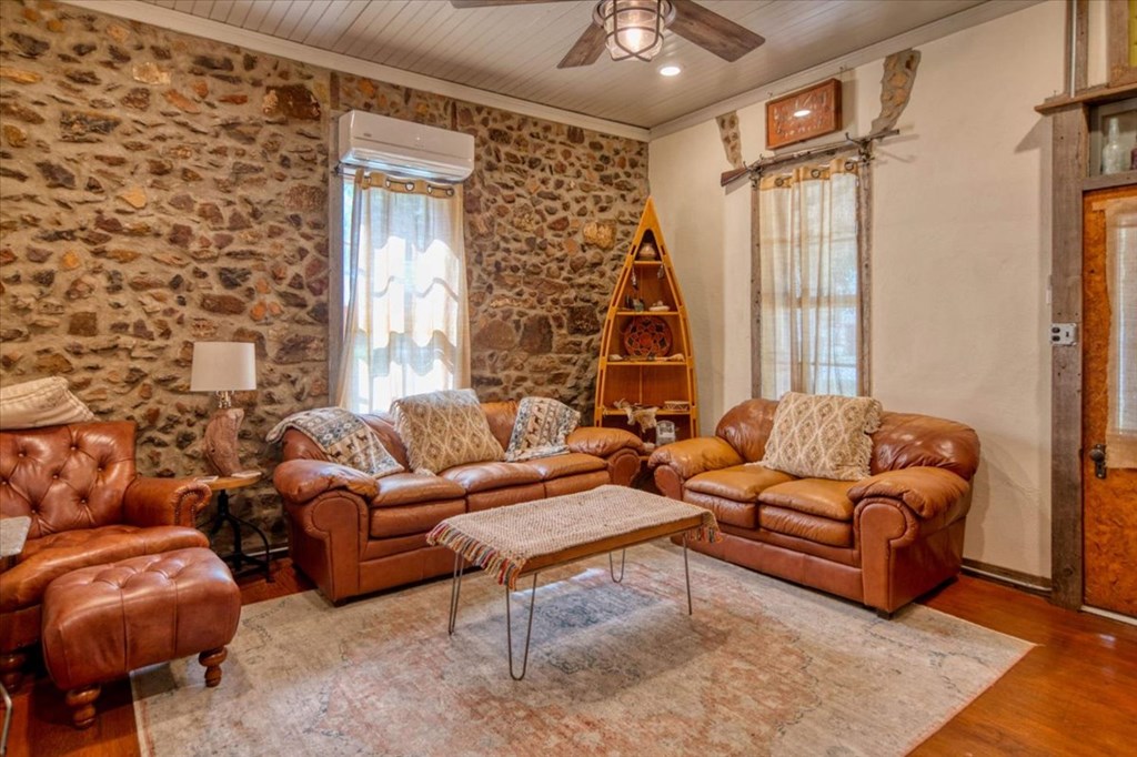 431 Fuschia Street Mason TX 76856