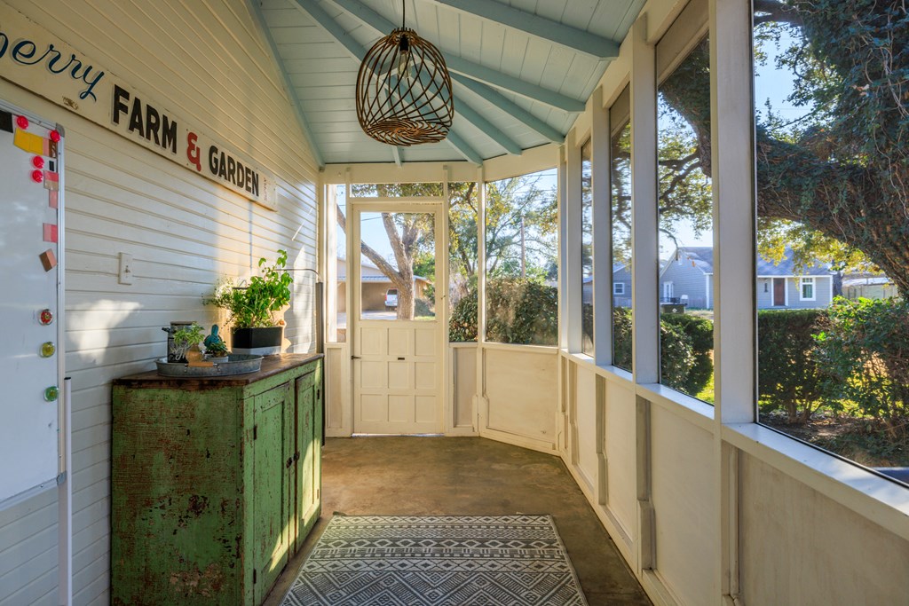 409 E Main Street Llano TX 78643