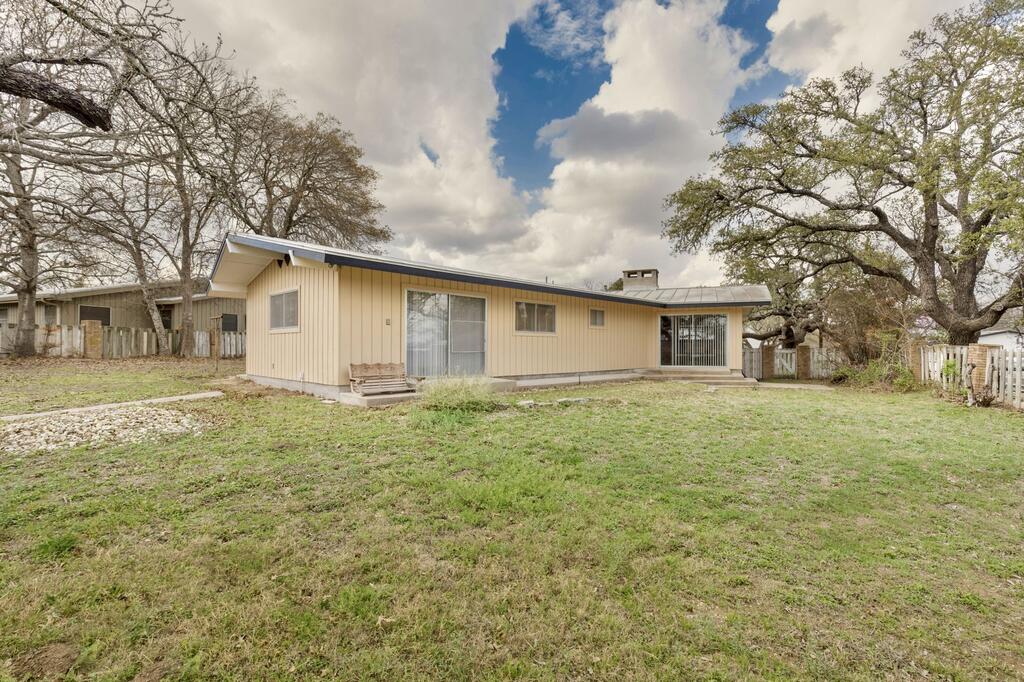 105 Hale Street Fredericksburg TX 78624
