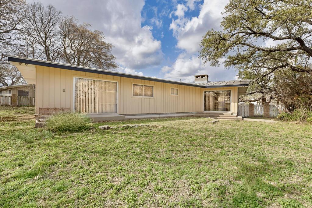 105 Hale Street Fredericksburg TX 78624