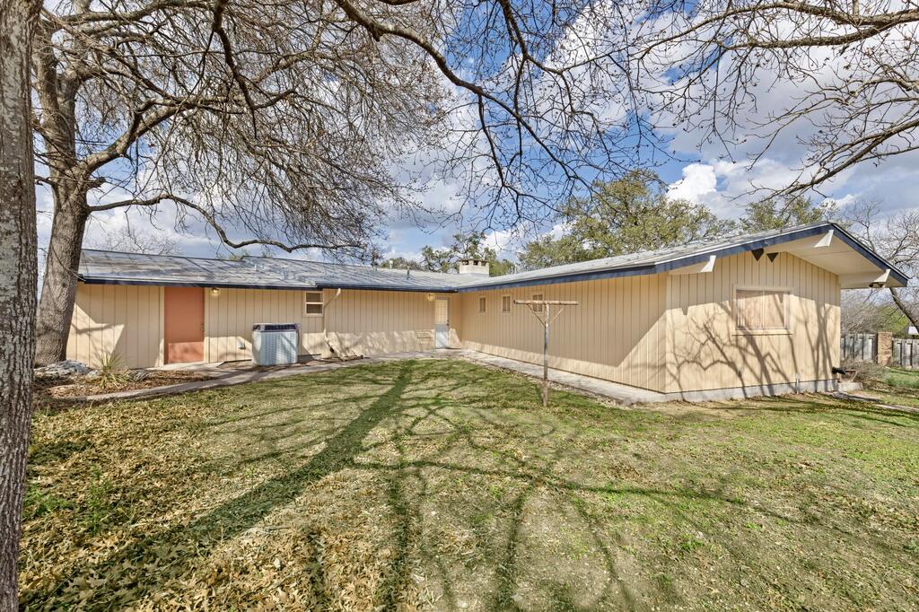 105 Hale Street Fredericksburg TX 78624