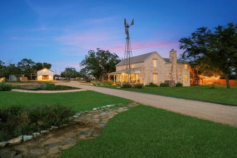 271 Smokehouse Road Fredericksburg TX 78624