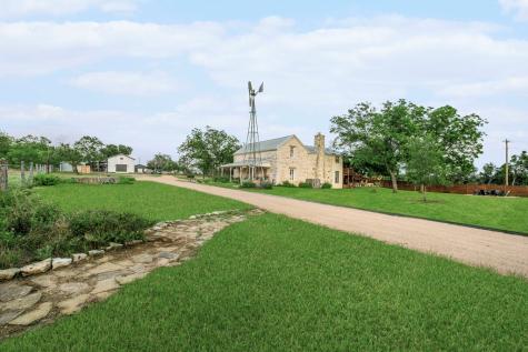 271 Smokehouse Road Fredericksburg TX 78624