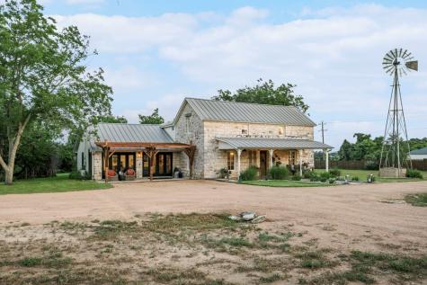 271 Smokehouse Road Fredericksburg TX 78624