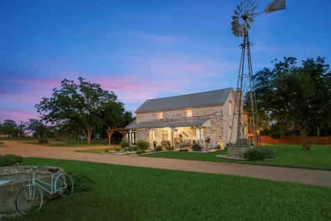 271 Smokehouse Road Fredericksburg TX 78624