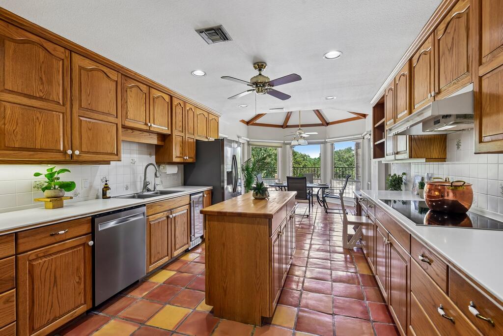 283 W Lacey Oak Parkway Kerrville TX 78028