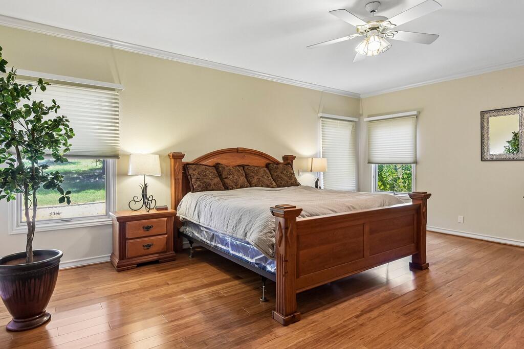 283 W Lacey Oak Parkway Kerrville TX 78028