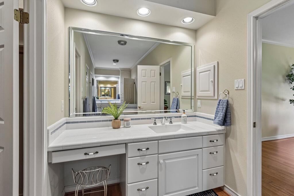 283 W Lacey Oak Parkway Kerrville TX 78028