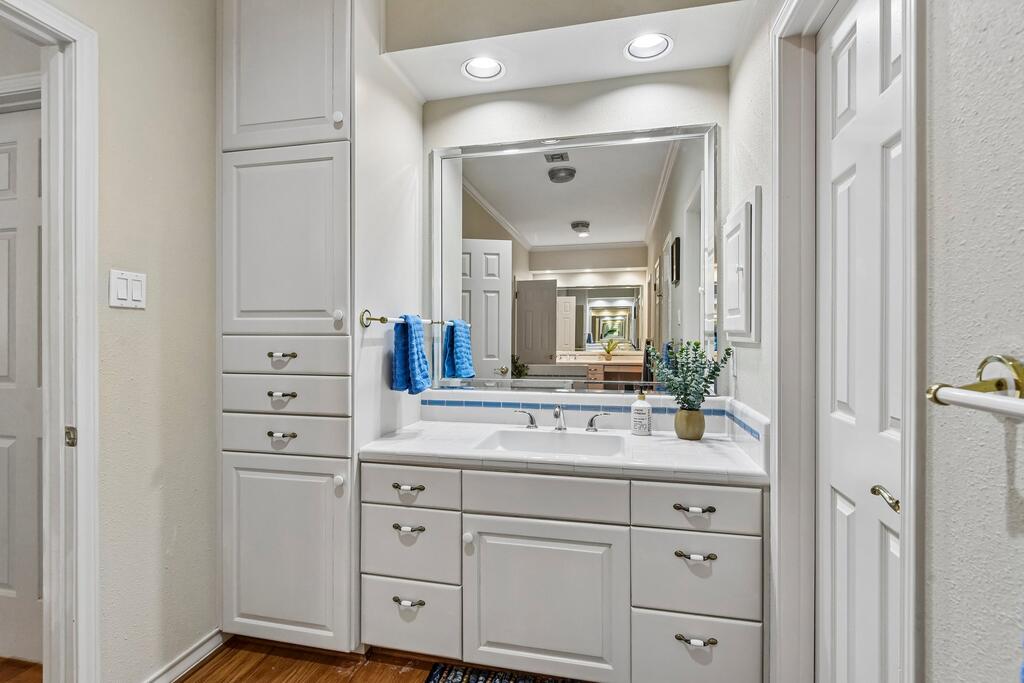 283 W Lacey Oak Parkway Kerrville TX 78028