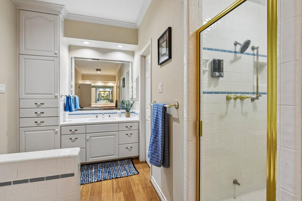 283 W Lacey Oak Parkway Kerrville TX 78028