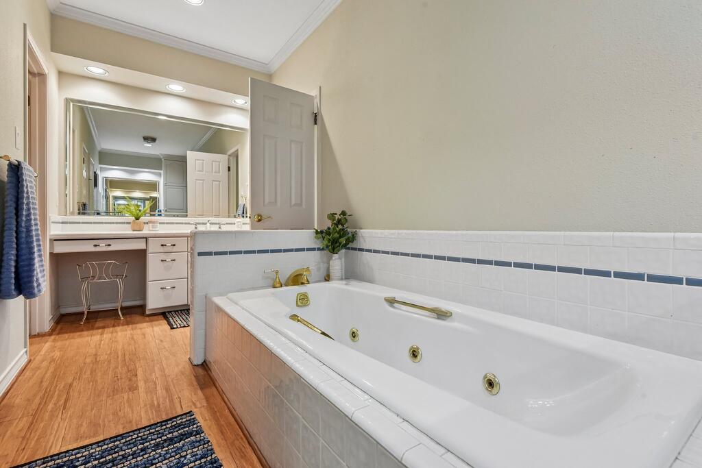 283 W Lacey Oak Parkway Kerrville TX 78028