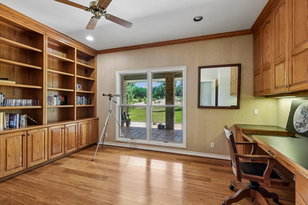 283 W Lacey Oak Parkway Kerrville TX 78028