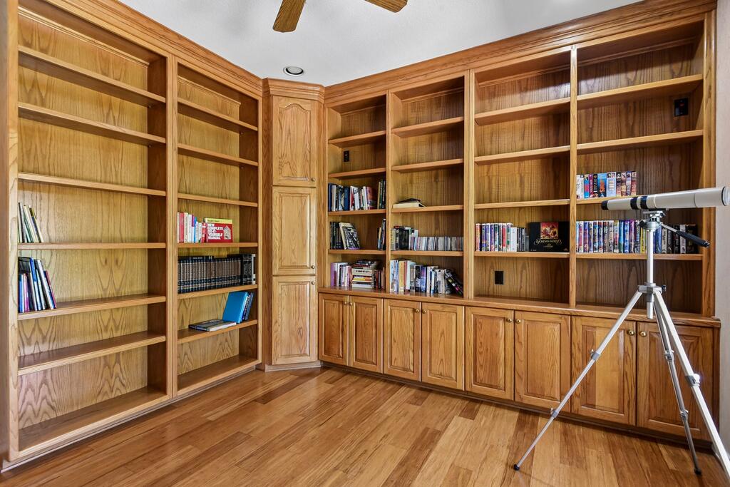 283 W Lacey Oak Parkway Kerrville TX 78028