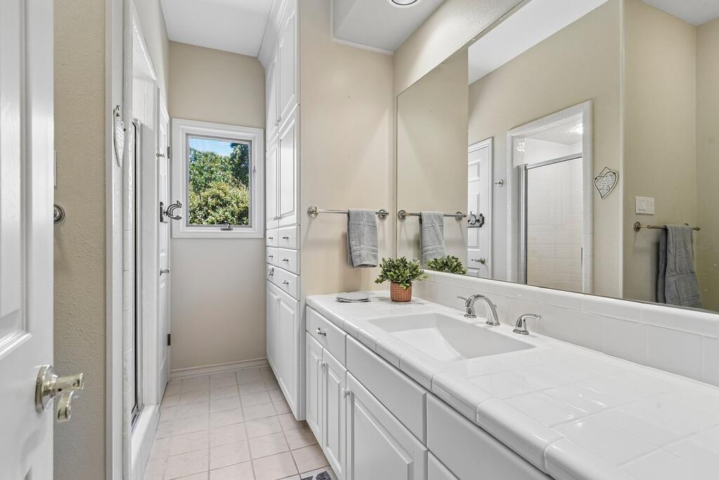 283 W Lacey Oak Parkway Kerrville TX 78028