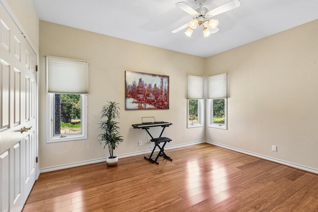 283 W Lacey Oak Parkway Kerrville TX 78028
