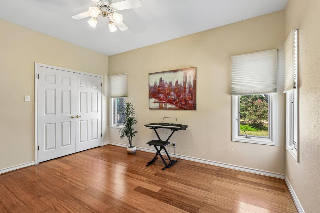 283 W Lacey Oak Parkway Kerrville TX 78028