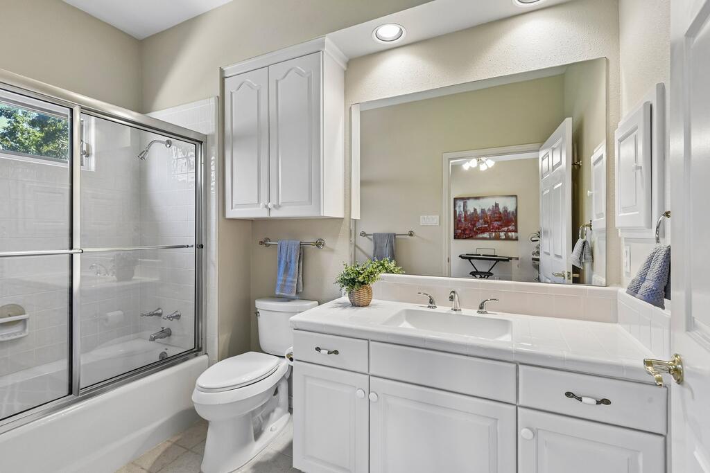 283 W Lacey Oak Parkway Kerrville TX 78028