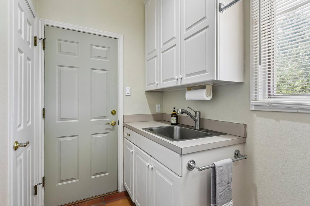 283 W Lacey Oak Parkway Kerrville TX 78028