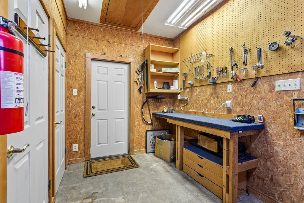 283 W Lacey Oak Parkway Kerrville TX 78028