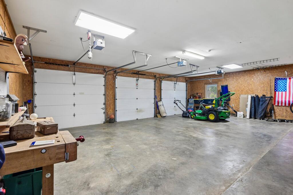 283 W Lacey Oak Parkway Kerrville TX 78028