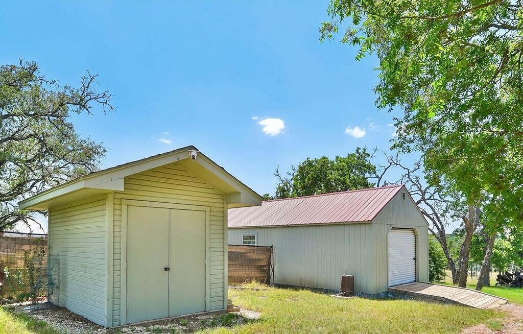 283 W Lacey Oak Parkway Kerrville TX 78028