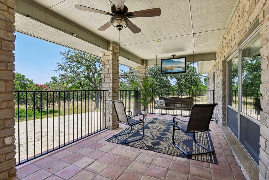 283 W Lacey Oak Parkway Kerrville TX 78028