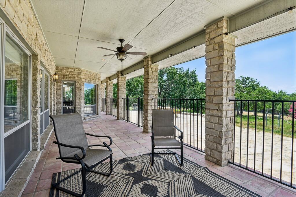 283 W Lacey Oak Parkway Kerrville TX 78028