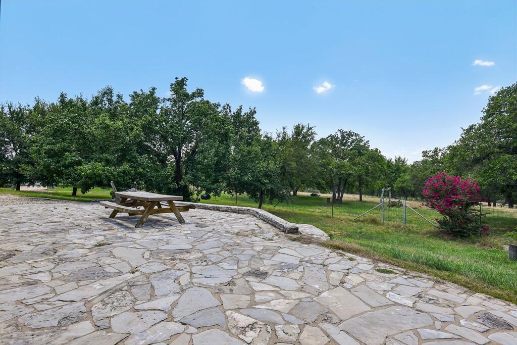 283 W Lacey Oak Parkway Kerrville TX 78028