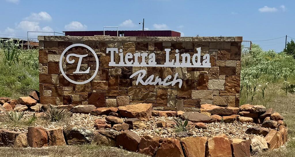 283 W Lacey Oak Parkway Kerrville TX 78028