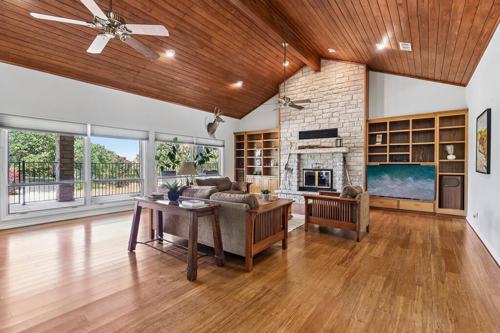 283 W Lacey Oak Parkway Kerrville TX 78028