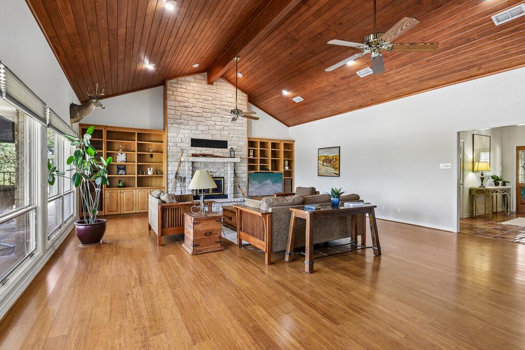 283 W Lacey Oak Parkway Kerrville TX 78028