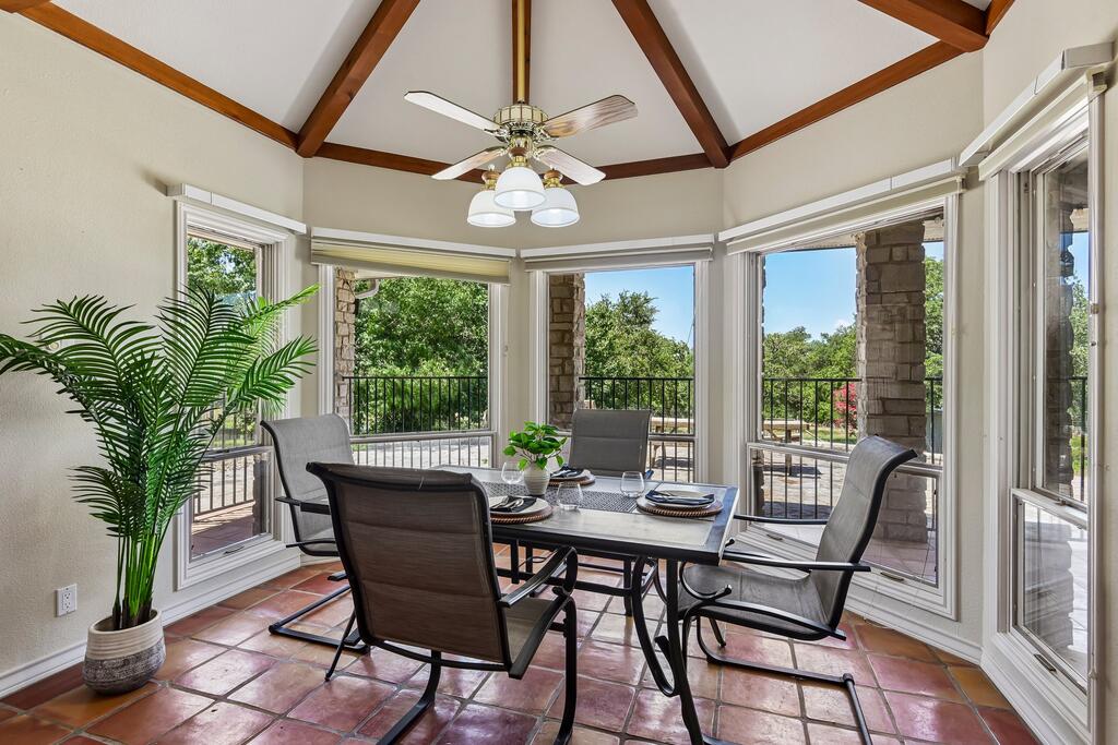 283 W Lacey Oak Parkway Kerrville TX 78028