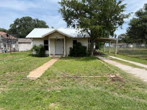 1803 S Pecan Street Brady TX 76825