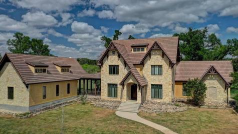 1104-B Lois Street Kerrville TX 78028
