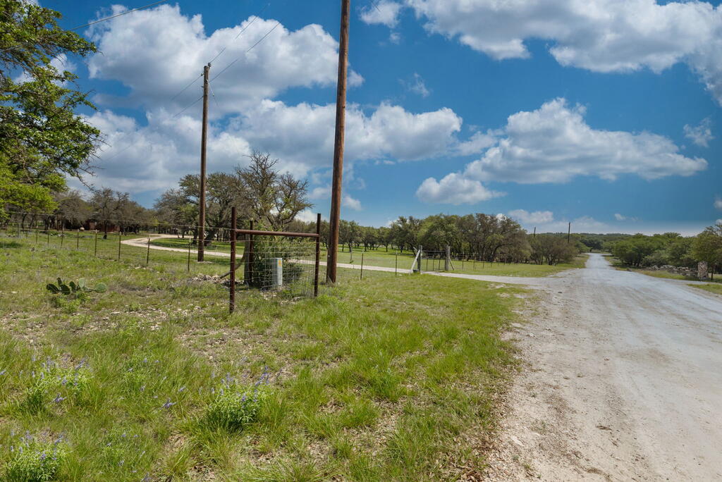 222 Spanish Oak Trail Harper TX 78631