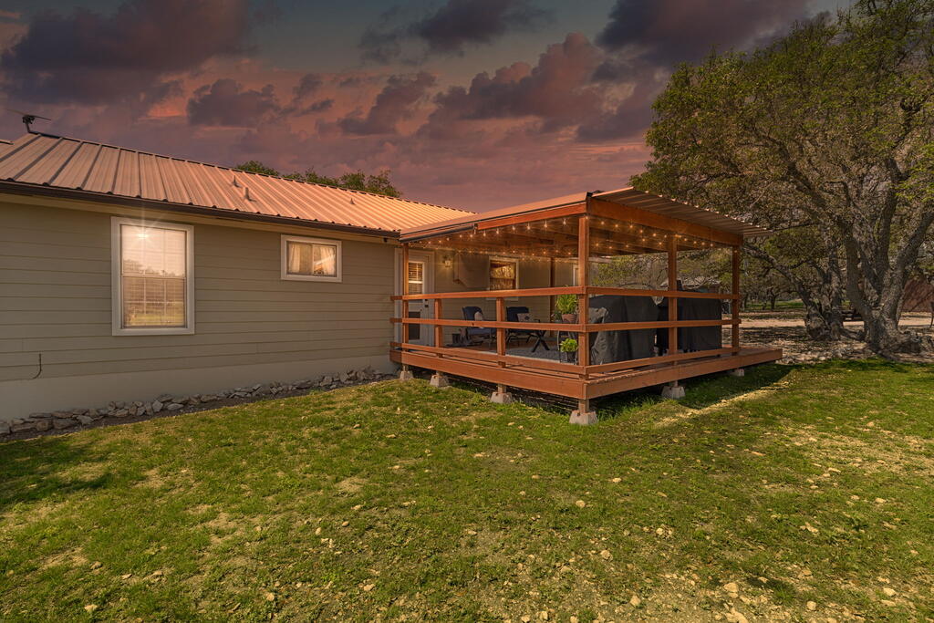 222 Spanish Oak Trail Harper TX 78631