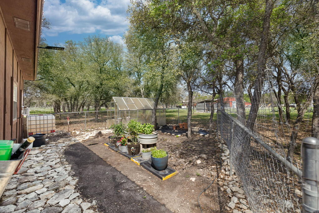 222 Spanish Oak Trail Harper TX 78631