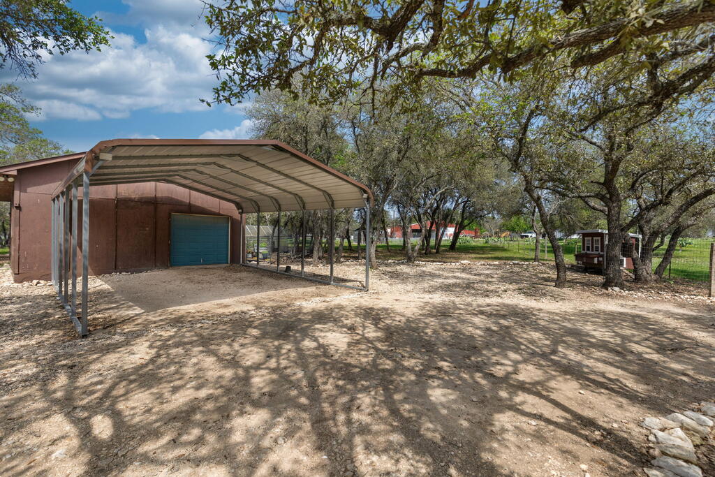 222 Spanish Oak Trail Harper TX 78631