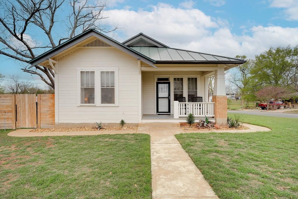 202 S Cherry Street Fredericksburg TX 78624
