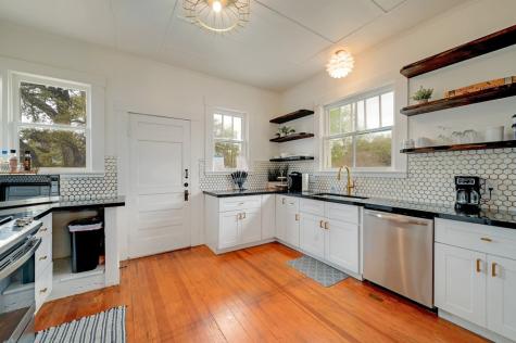 202 S Cherry Street Fredericksburg TX 78624