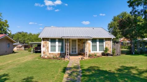 817 S Live Oak Street Mason TX 76856