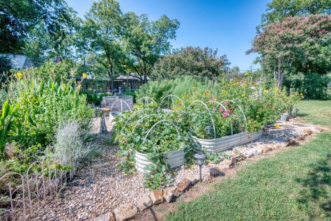 817 S Live Oak Street Mason TX 76856