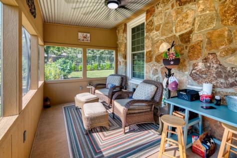 817 S Live Oak Street Mason TX 76856