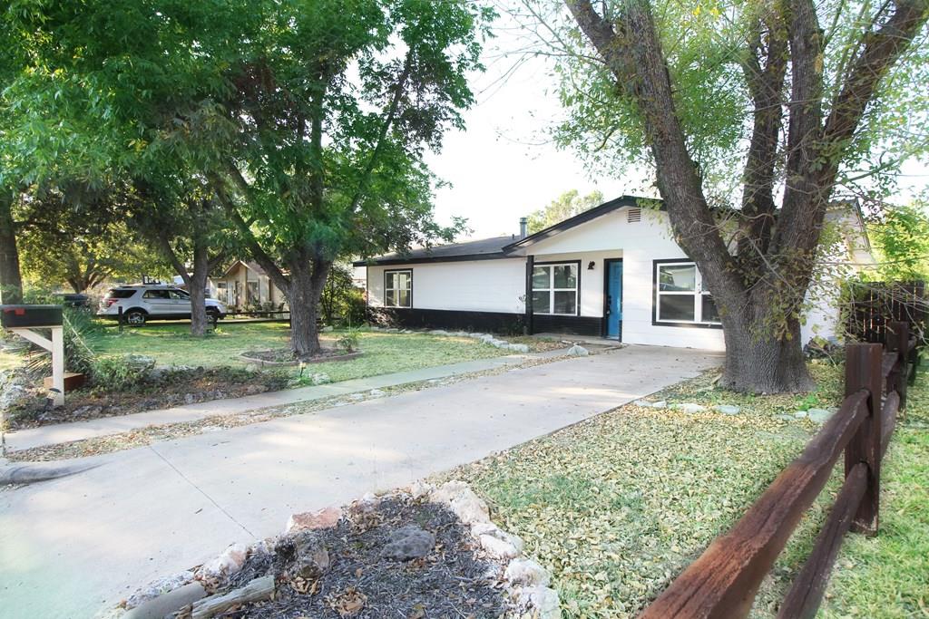 327 W Mulberry Street Fredericksburg TX 78624