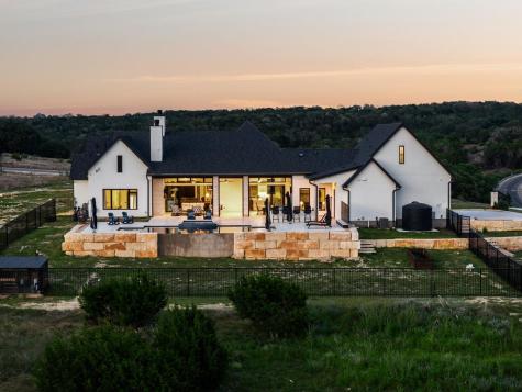 1051 N Cattlemans Crossing Drive Kerrville TX 78028
