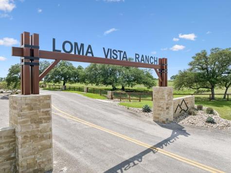 1051 N Cattlemans Crossing Drive Kerrville TX 78028