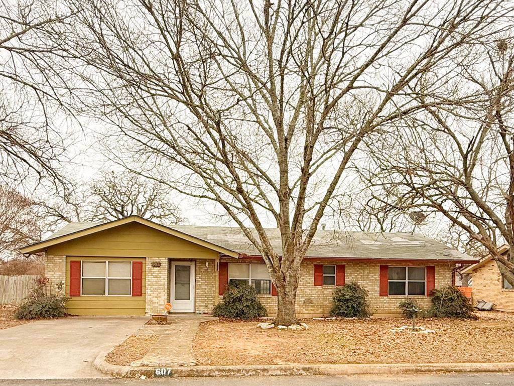 607 N Bowie Fredericksburg TX 78624
