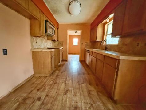 607 N Bowie Fredericksburg TX 78624